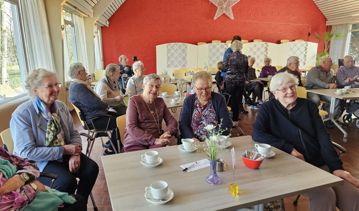 De gasten optreden van de Zonnebloem Eibergen genoten van het optreden van The Neighbour Sisters. Foto: PR