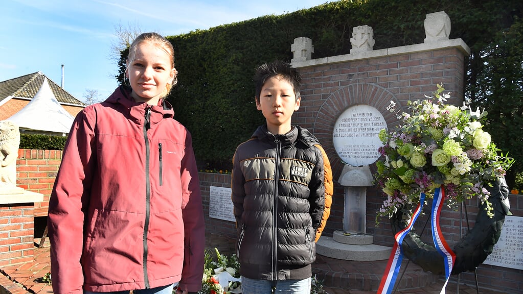 Links Lisanne en Shuai 11 jaar van basisschool Meeander uit Varsseveld.