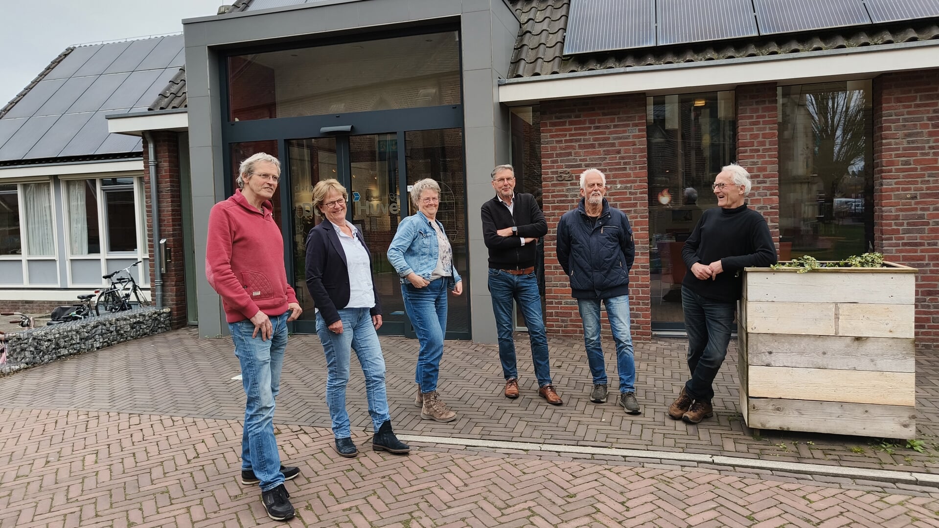 Peter van Heek, Albertine van der Berg, Henny Tuut, Pieter Gerdanus, Bert Vogel en Bert Westhuis Komen in actie voor behoud van de Huve. Foto: Rob Stevens