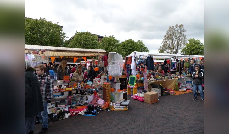 Er kan een hele tijd worden rondgesnuffeld op Koningsdag in Eibergen en daarnaast kan er met de schippers van Berkelzomp ‘De Snippe’ ook worden gevaren. Foto: PR