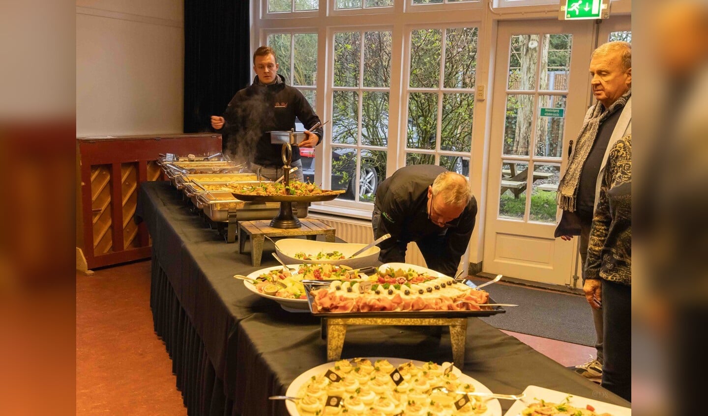 Zonnebloem Warnsveld vierde jubileum met een buffet. Foto: Ans Kolkman