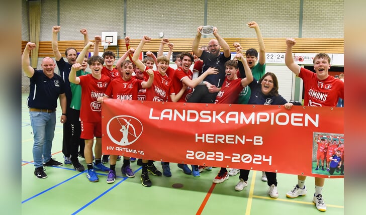 B-handballers van Artemis’15 Doetinchem Landskampioen. Foto: Roel Kleinpenning