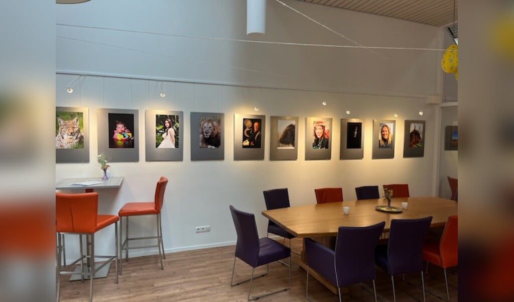 De expositie beslaat 24 foto s, die allemaal in door de club zelf ontworpen lijsten zijn opgehangen. Foto: PR