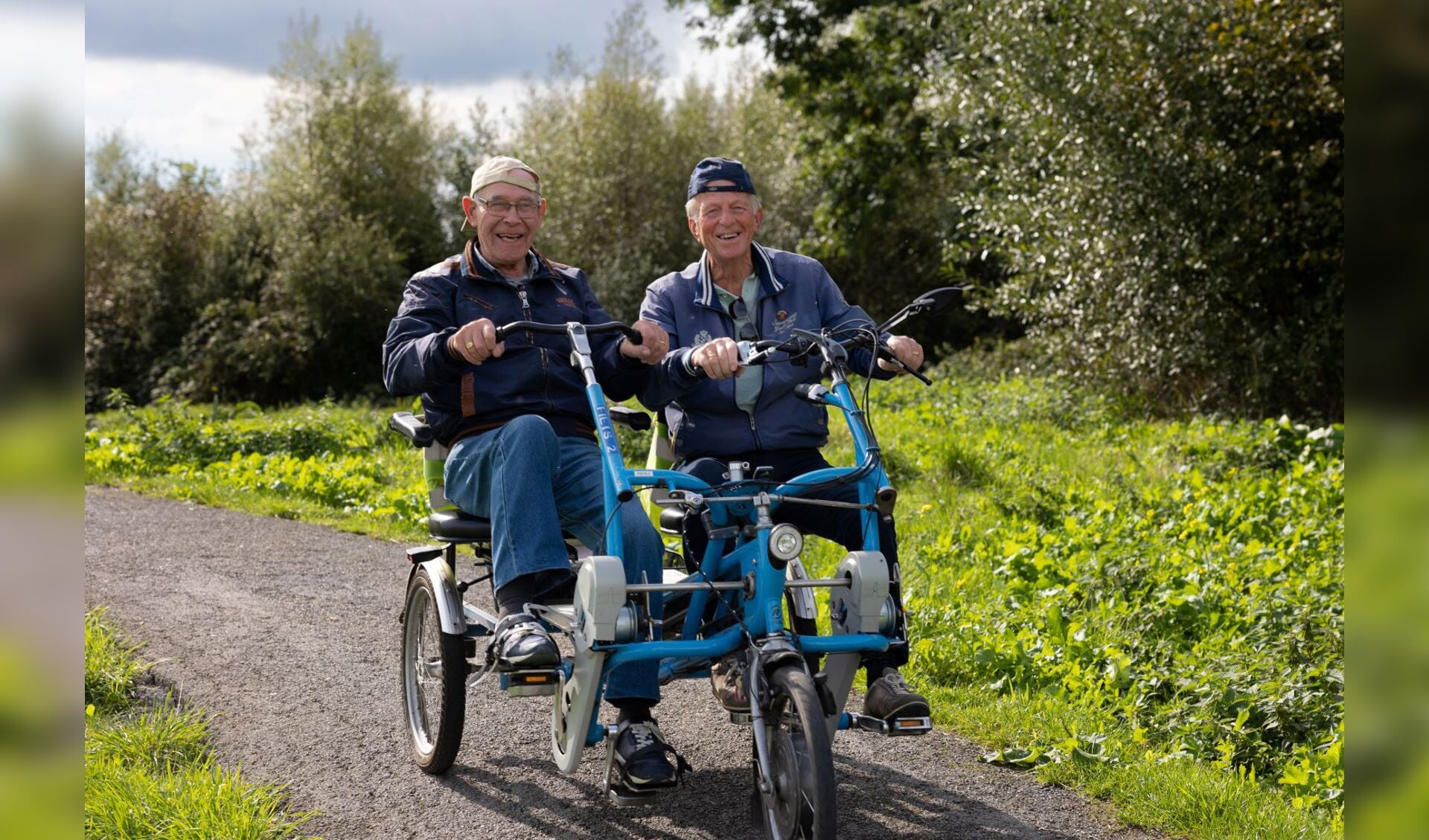 Lekker naar buiten met de duo-fiets. Foto: Fietsmaatjes