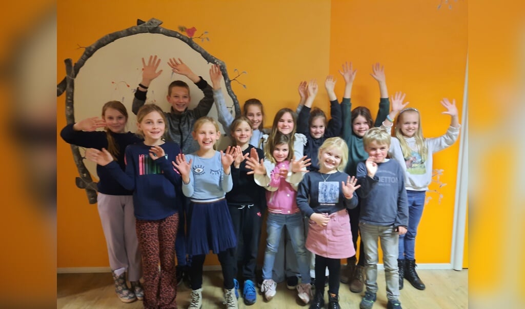 Hoe mooi zou het zijn om het zelf geschreven nummer ’Samen staan we sterk’. professioneel op te nemen met de kinderen in een studio  Foto: PR. 