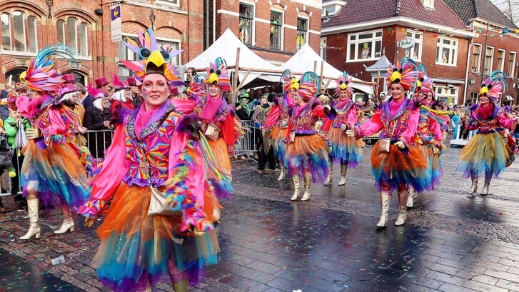 De Grolse carnavalsoptocht is een feest voor jong en oud. Foto: Theo Huijskes