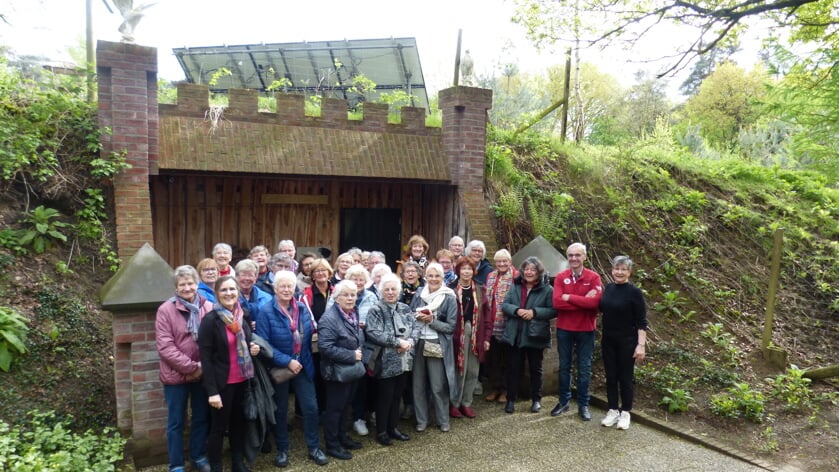 Bezoek Vrouwen van Nu aan het Aquadomum in Zelhem bij Henk en Maria Wolbrink (r.). Foto: Marja van Oppen