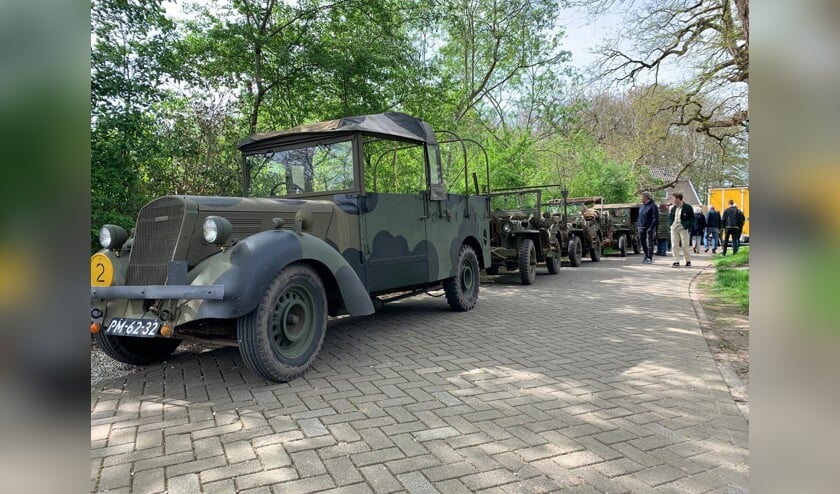 Gorssel werd bezocht door een opmerkelijke stoet oude legervoertuigen Foto: PR