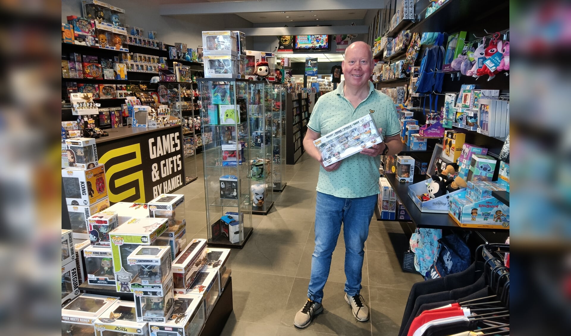 Han Denkers, eigenaar van Games & Gifts by Haniel, stopt eind dit jaar met zijn zaak. Hij hoopt dat iemand deze wil overnemen. Foto: Rudi Hofman