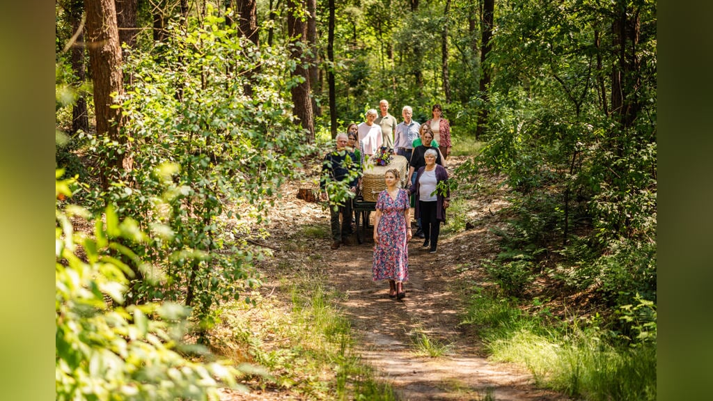 Het team van Natuurbegraafplaats Schapenmeer. Foto: PR