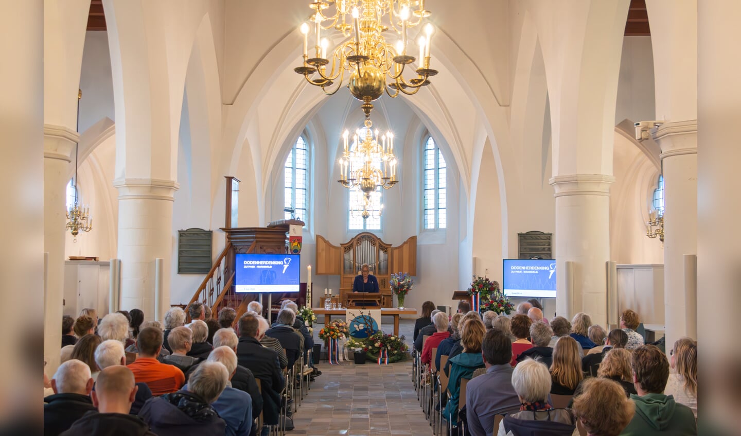 De jaarlijkse herdenking begon in een drukke Martinuskerk. Foto: Henk Derksen