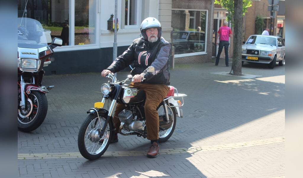 Toen hij 16 werd in 1974 was deze eigenaar al trots op zijn Zündapp, en dat is hij nog steeds... Foto: Ed Doppen