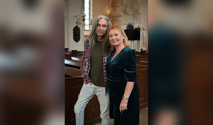 Jan Vayne en presentatrice Dorothy Oosting komen op eerste pinksterdag naar de Gudulakerk in Lochem. Foto: Erik Brinkhorst/PR