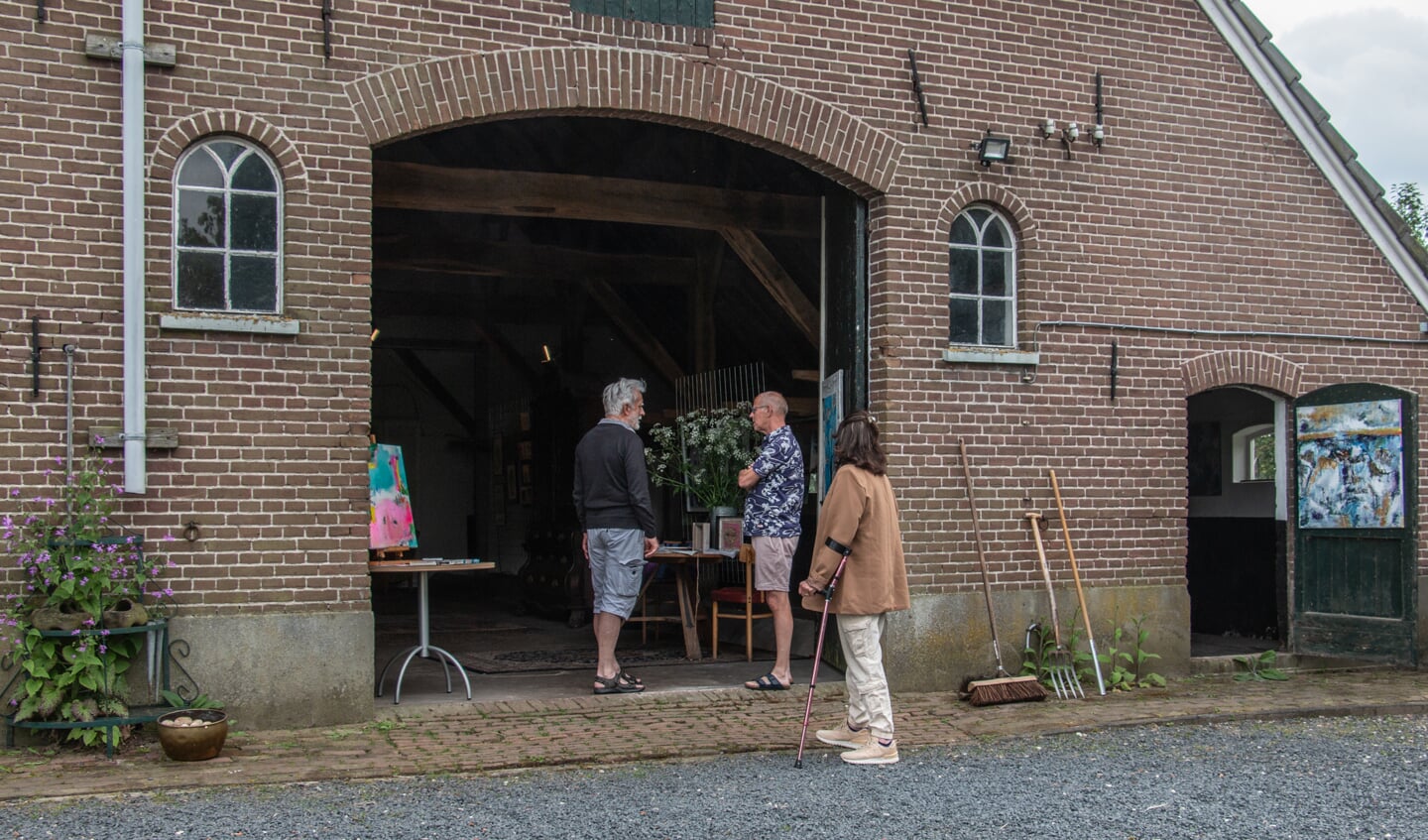 Impressie deelnemers Kunst4daagse Bronckhorst, Hemelvaartsdag 9 mei; boerderij Nieuw Abbink in Vorden. Foto: Liesbeth Spaansen
