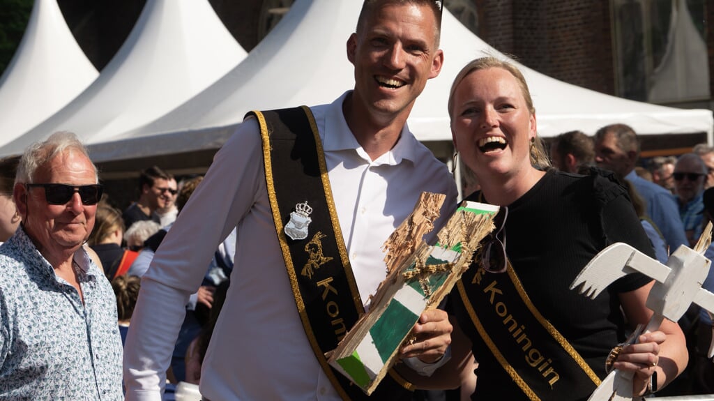 Nico en Eelkje Krabbenborg van Willem Tell Silvolde zijn de nieuwe gemeentekoning en -koningin. 