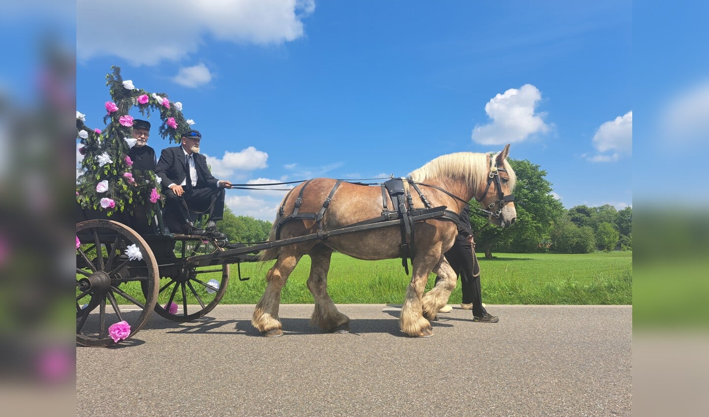 Brood wordt met paard en wagen vervoerd naar de Broodweging bij de Muldersfluite. Foto: Mirjam Rensink