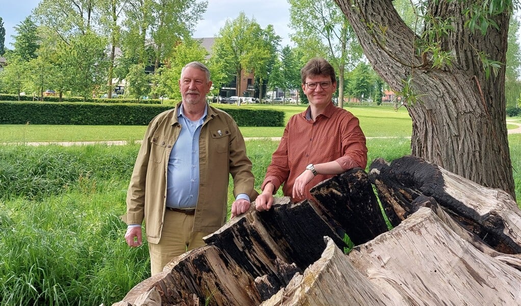 Henk Sloot (links) en Christiaan Sonderen heten belangstellenden welkom bij de openbare comparitie. Foto: PR Loge De Achterhoek