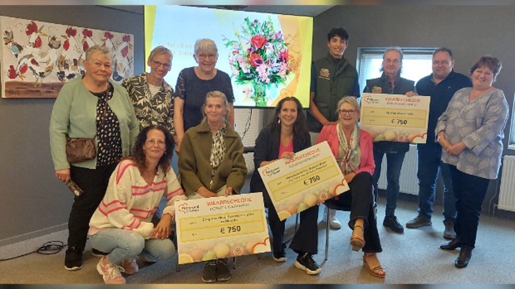 Er werden drie cheques uitgereikt. Foto: PR Probroed & Sloot