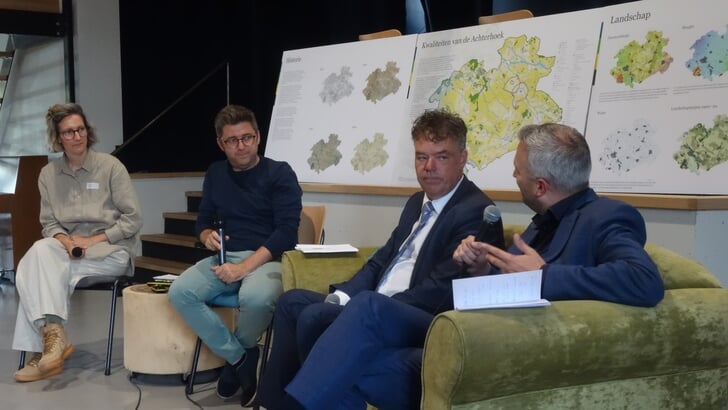 Wethouder Visser aan het woord. Foto: Clemens Bielen