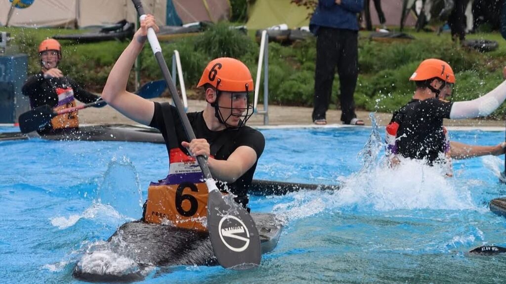 Kanopoloër Guus Willemsen (6) in actie namens Jong Oranje. Foto: Martijn Huizinga