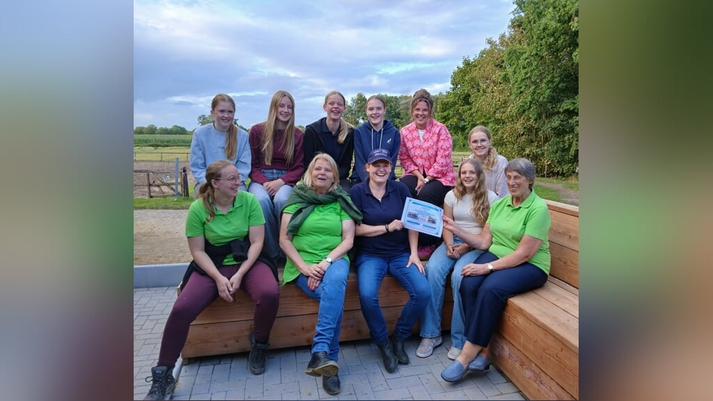 Een delegatie van Stal Hiddink op bezoek bij SPG Oost Achterhoek. Foto: Gerdie Stikkelman