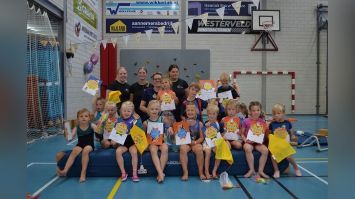De kleutergroep met hun verdiende diploma! 