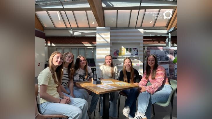 Leerlingen van Schaersvoorde bedachten hoe ze op een duidelijke manier kinderen uitleg kunnen geven over astma. Foto: PR SKB