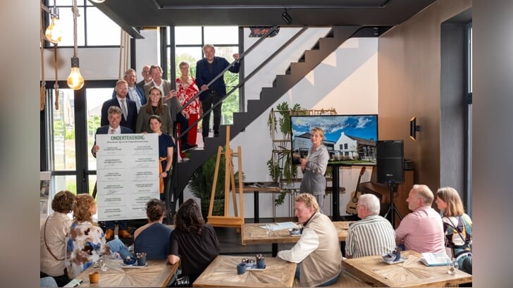 De Achterhoekse gemeenten ondertekenden de intentieovereenkomst. Foto: Ron Rensink