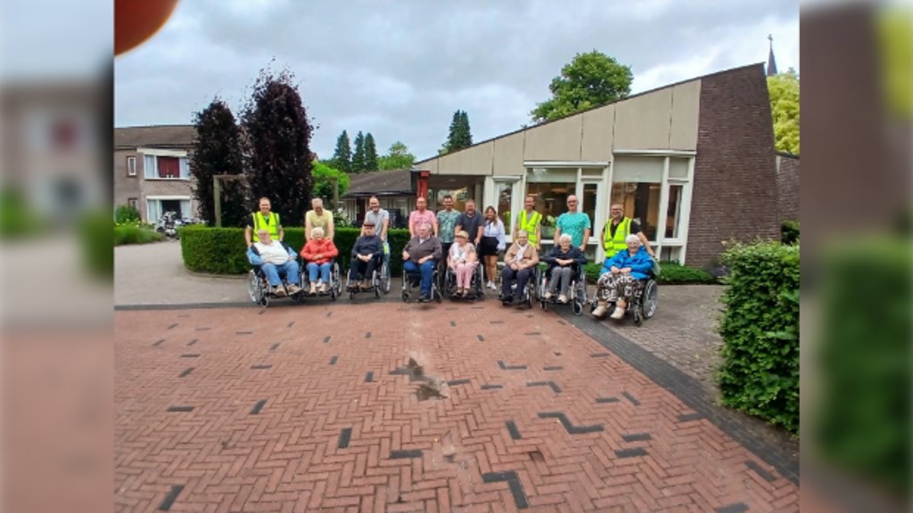 De rolstoelers met hun begeleiders. Foto: Chantal Papen 
