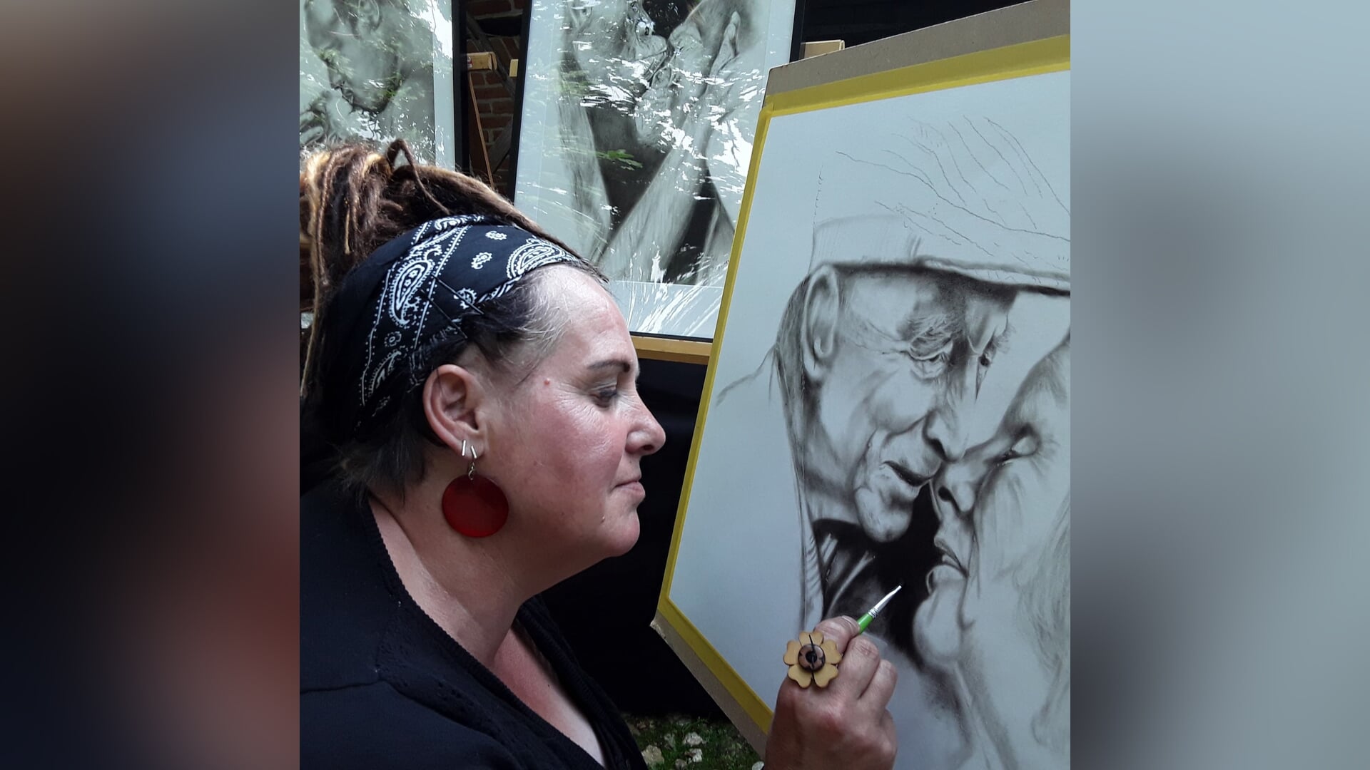 Docente Hilda Haselberg is een autodidact die zich specialiseerde in de dry-brush techniek. Foto: PR
