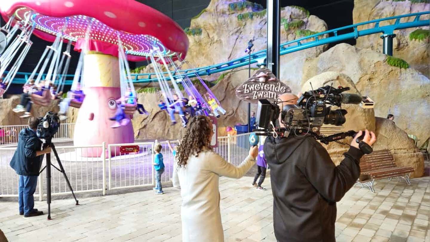 Veel aandacht van landelijke pers. Links de cameraman van NOS en rechts van Hart van Nederland.