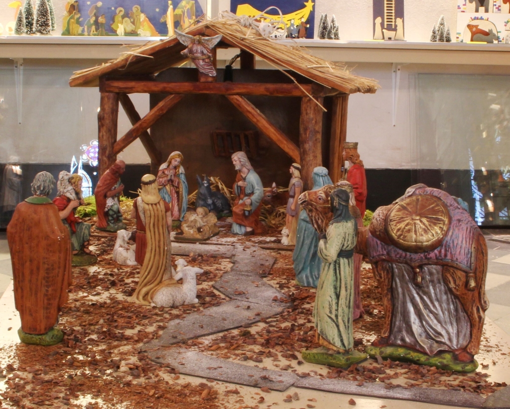 Een van de kerstgroepen die in het heiligenbeeldenmuseum te zien is. 