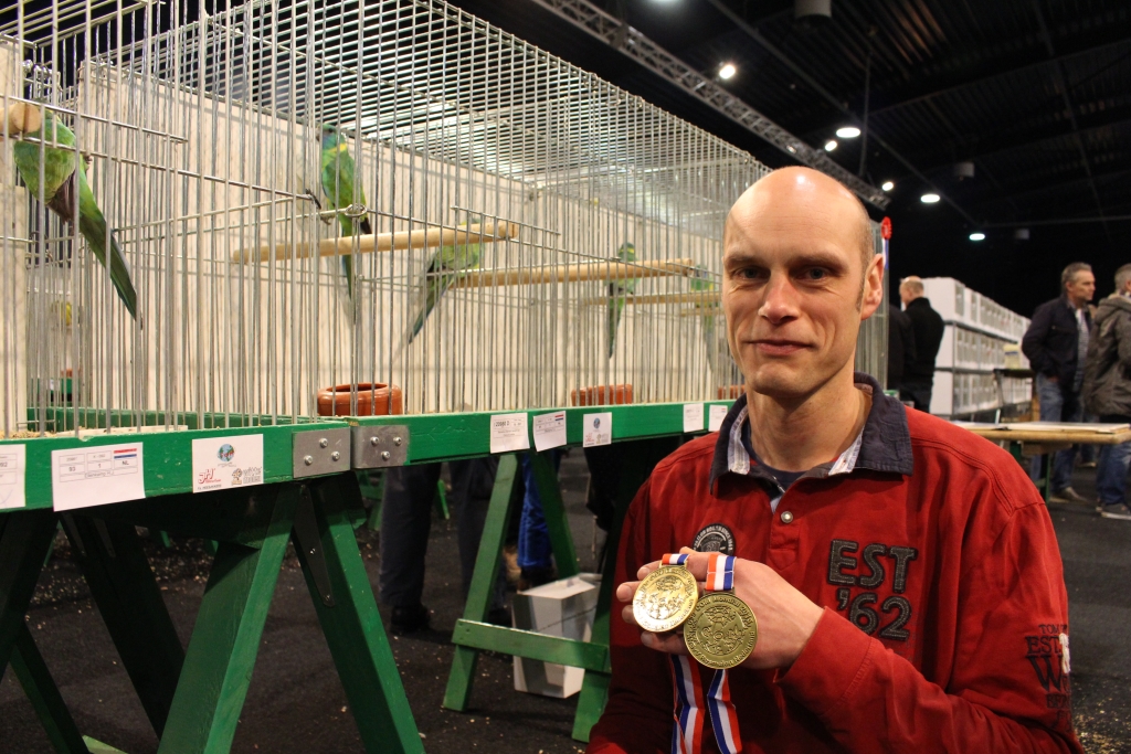 Herman Ellenkamp met zijn behaalde gouden medailles.