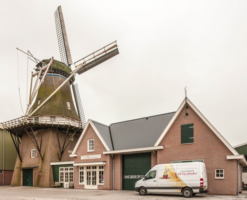 De molen en de molenwinkel 'De Vier Winden' in Vragender. Foto: PR