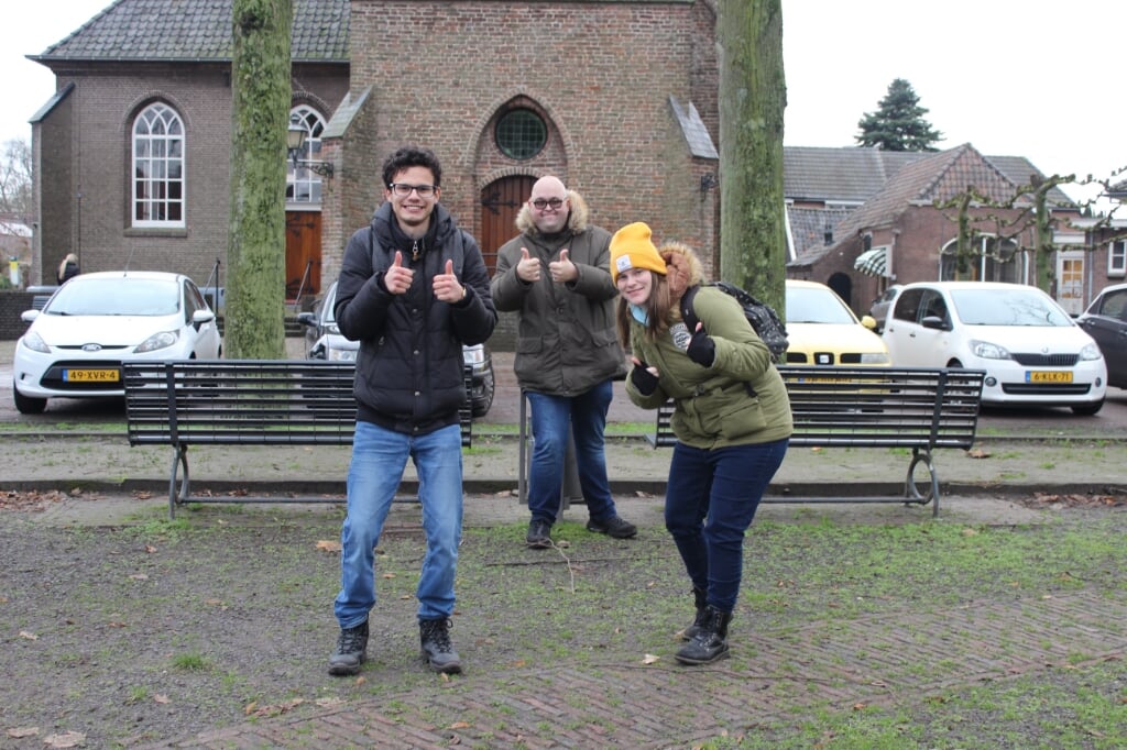 Thijs (l.), Roel (m.) en Miranda zijn trots op hun inbreng voor Serious Request. Foto: Saskia Kiekebelt