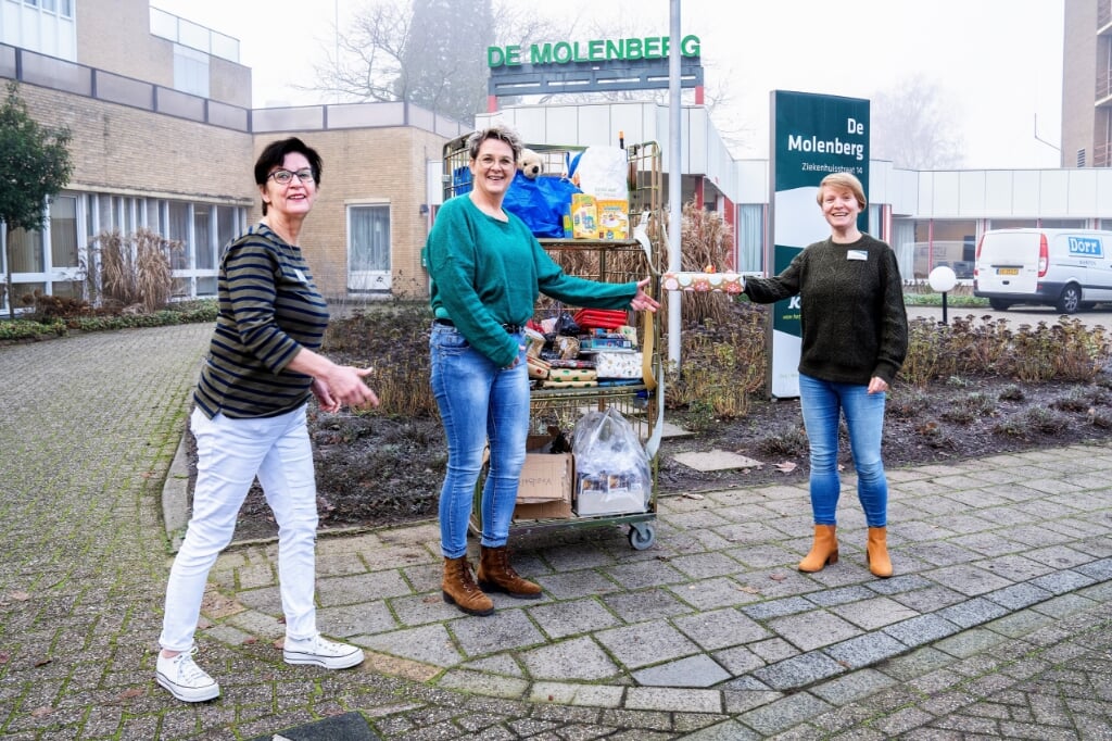 Cadeautjes voor de Voedselbank Oost-Achterhoek worden verzameld nabij De Molenberg. Foto: PR