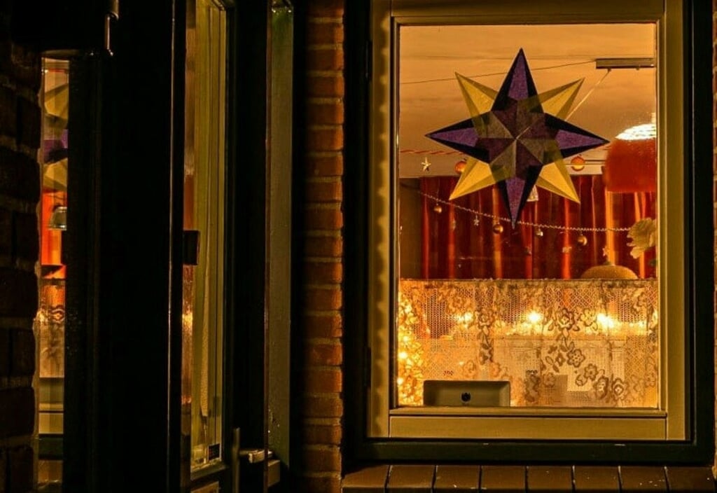 In de Zuidwijken prijken weer vele sterren in de raamkozijnen; er is een fotowedstrijd. Foto: PR