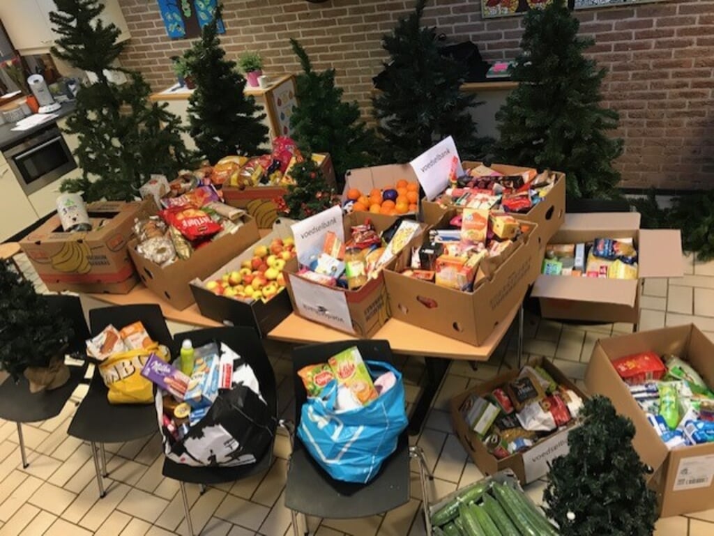 Veel spullen voor de Voedselbank werden ingezameld op De Hofmaat. Foto: PR