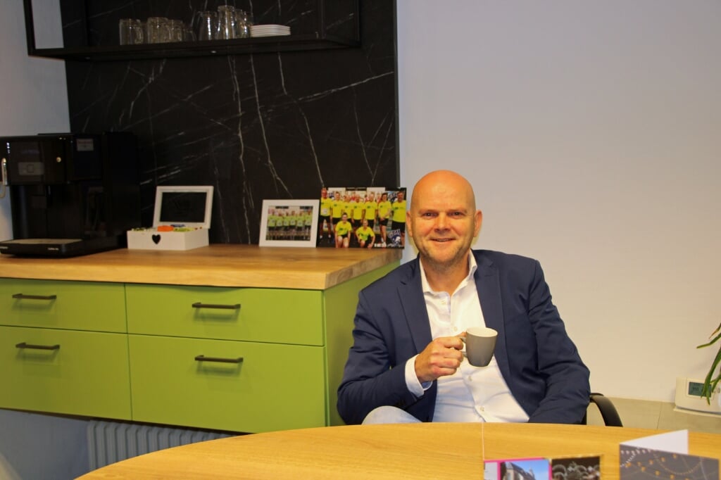 René Wenting van Eggink Maalderink in de koffiehoek van het kantoor aan de Dijkstraat in Aalten. Foto: Lydia ter Welle
