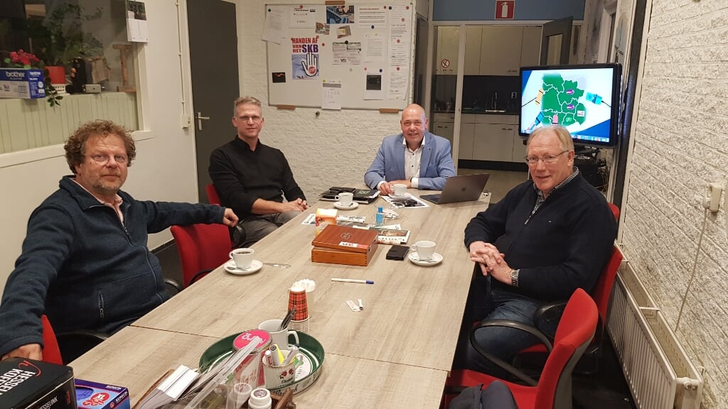 Jan Bart Wilschut, Erik Luiten (Aladna FM), Hylke ter Beest (Gelre FM) en Geert Krosenbrink (RTV Slingeland). Foto: Han van de Laar
