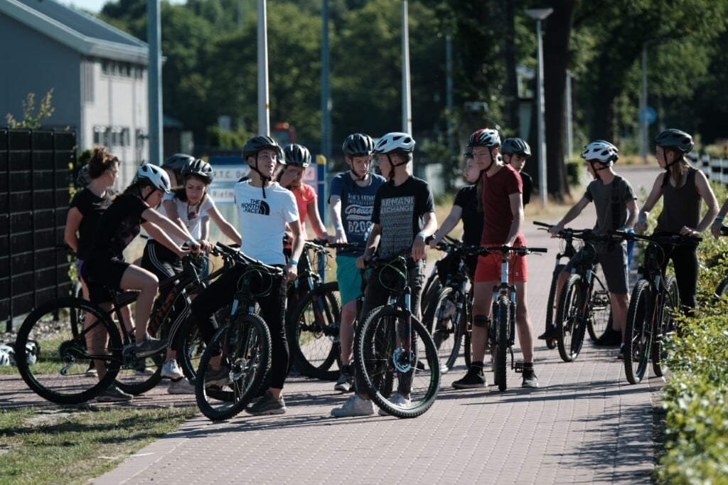 De SFB laat jongeren mountainbiken. Foto: PR Sportfederatie