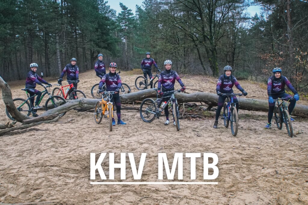 Het KHV MTB-team in nieuw tenue. Foto Theo Seesing