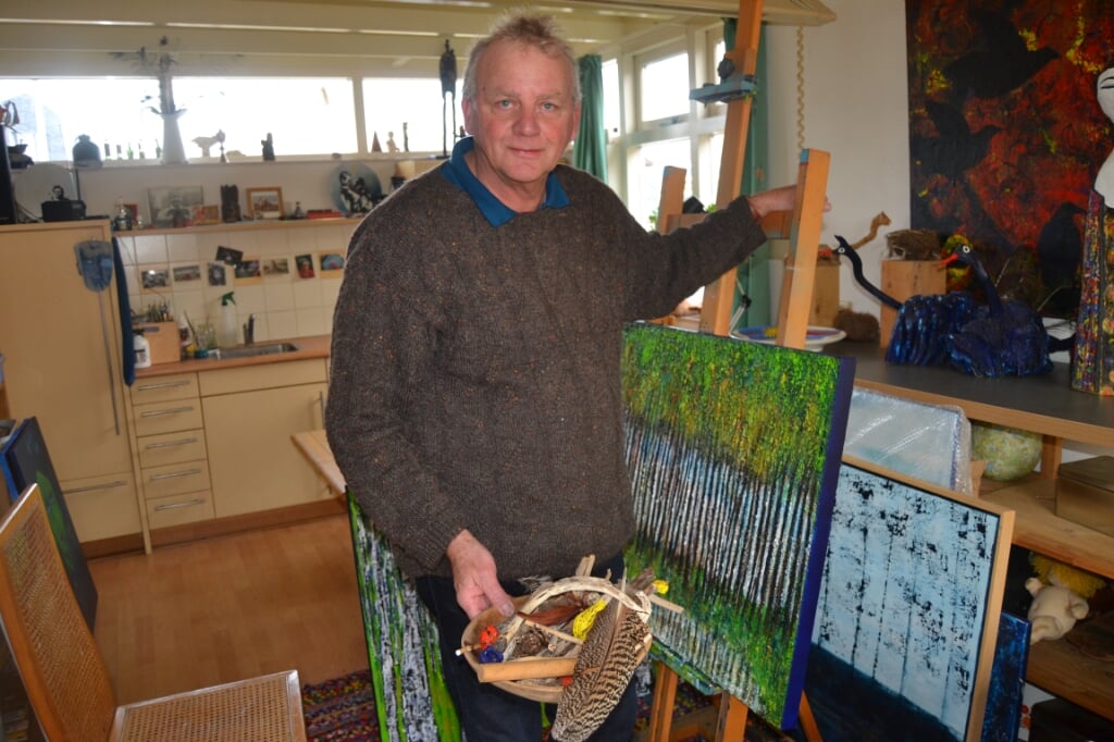 Arno Groot Kormelink in zijn atelier 'het hok'. Foto Karin Stronks