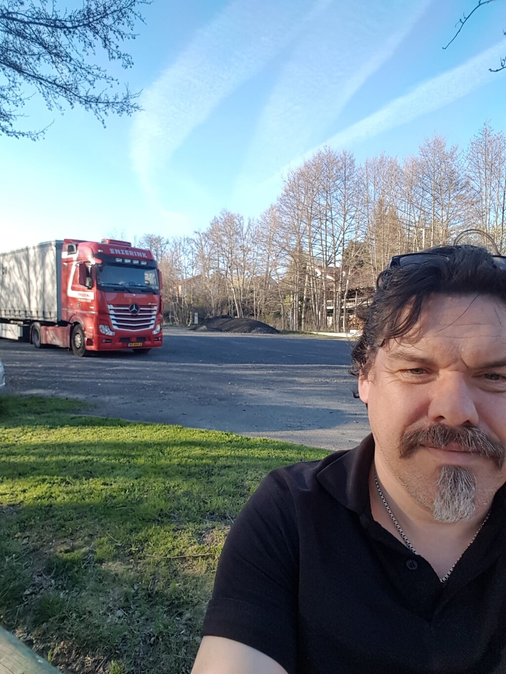 Henri Toonk met zijn vrachtwagen in de buurt van Ardèche. Eigen foto