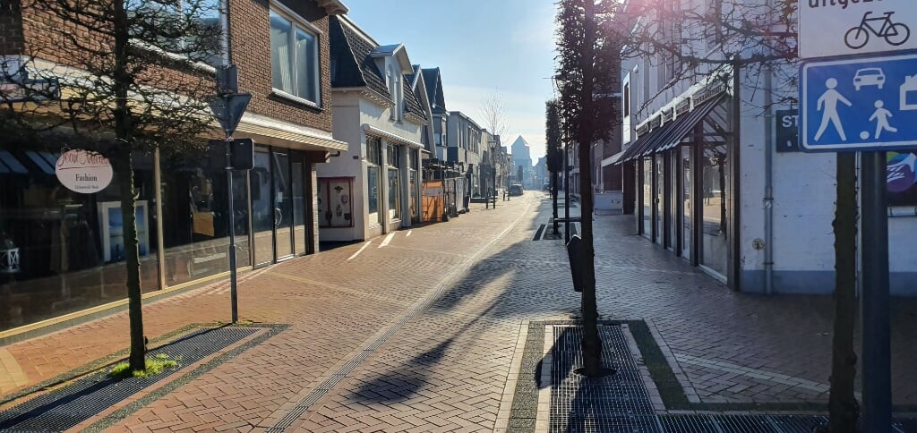 De Oudestraat in Neede wil ook na de coronaperiode winkelstraat blijven. Foto: Rob Weeber