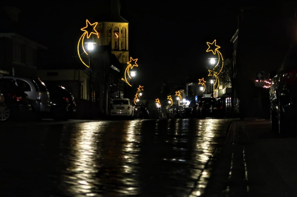 De Spalstraat in Hengelo, zaterdagavond om 22.25 uur. Foto: Luuk Stam