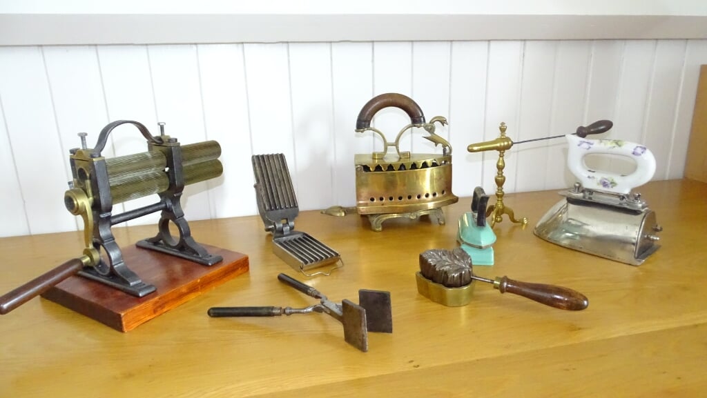 Een unieke verzameling van strijkijzers door de eeuwen heen. Foto: PR