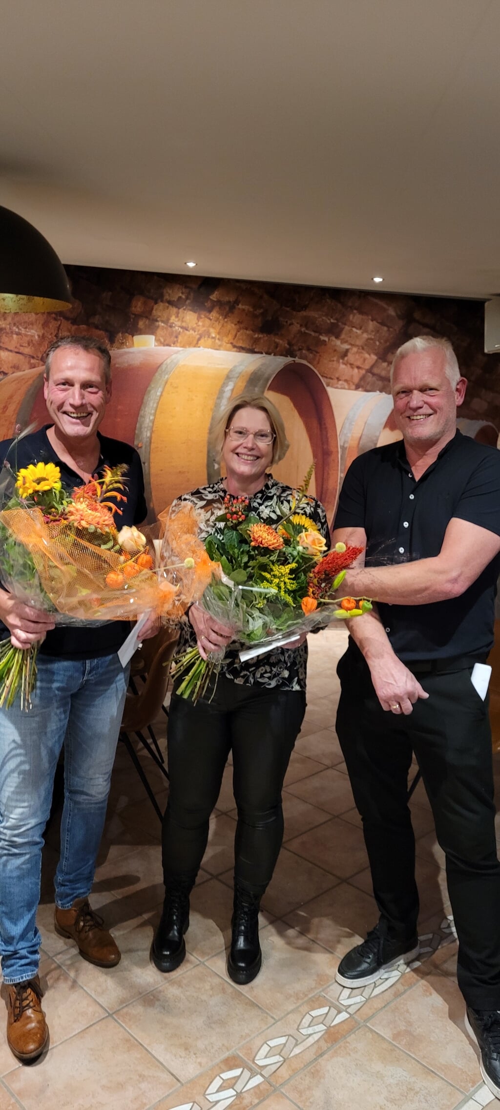 Marco ten Hoopen en Melani Hietbrink 25 jaar in dienst bij Hogeweg Installateurs. Foto: PR