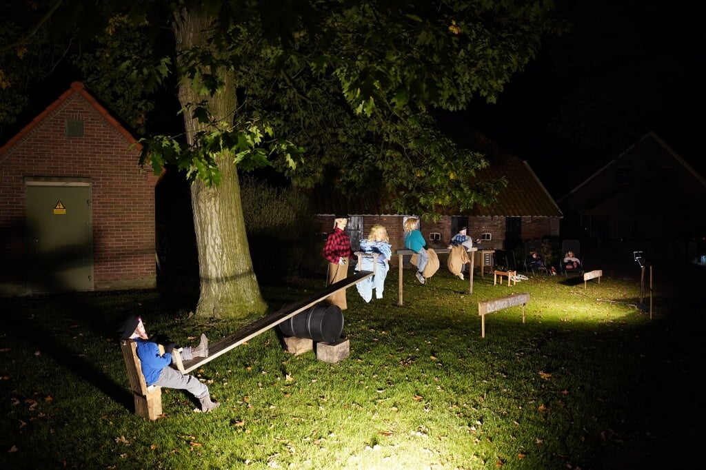 Tweede in deze categorie creatie werden de bewoners aan de Jongermanssteeg met als thema ‘Jeugd van vroeger en nu’. Foto: Wilma Arink. 