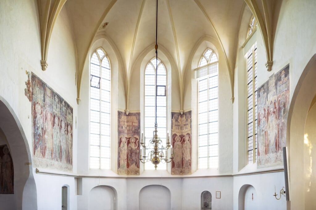 Muurschilderingen op het koor in de Hengelose Remigiuskerk. Foto: Hans Wijninga.